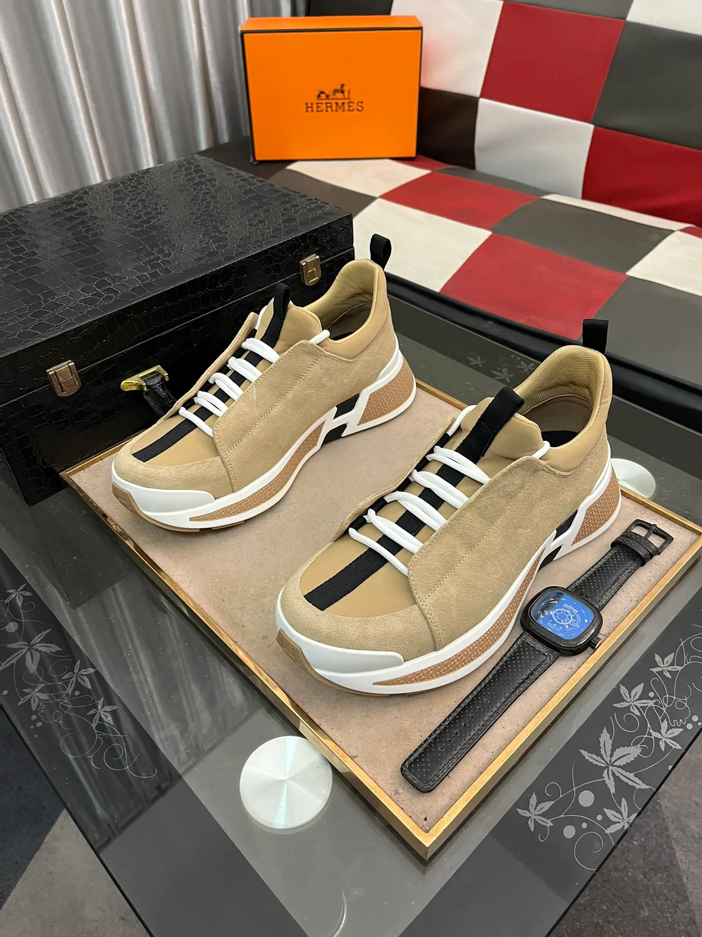 Men's shoes 💰: 560⌚️⌚️[Hermes] New sports shoes Hermès are the most comfortable shoes, no one else⃣️, they are very light on the feet and very good-looking, you will not feel tired when you go shopping and running around 👍 Very light and comfortable, extremely light, perfect for both sports and leisure! It’s up to you to choose, there’s always what you want~ Comes with a full set of packaging gift bags and invoices ✔️Fabric: imported first-layer cowhide ✔️Inner lining: breathable mesh ✔️Outsole: genuine leather bottom ✔️Size: Men 38-44 (45 custom-made) 5️⃣colors available